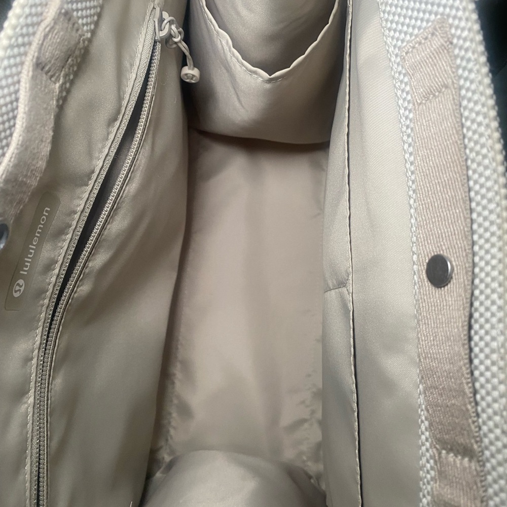 Lululemon Two-Tone Canvas Tote Bag - Picture 4 of 6